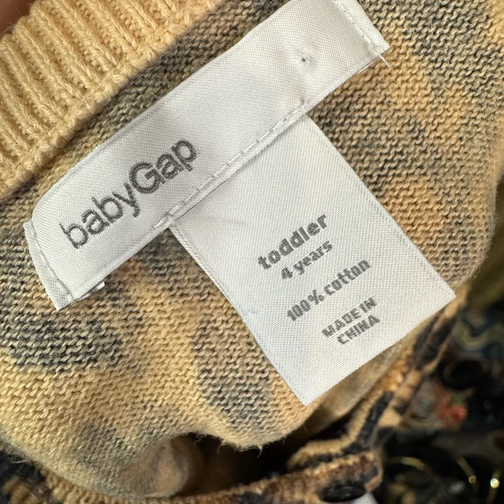 Gap Kids Size 4, Leopard Cardigan. Good Condition. Light Weight Cardigan.